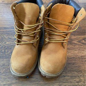 Classic Timberland Boots Junior Size 5 (Women's 7.5)